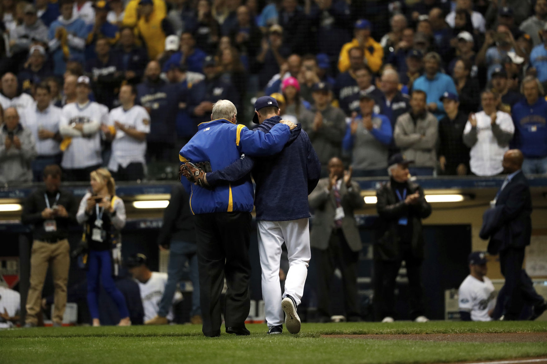 Brewers 7, Dodgers 2